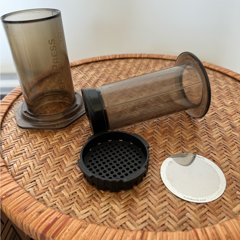Aeropress coffee maker and metal filter